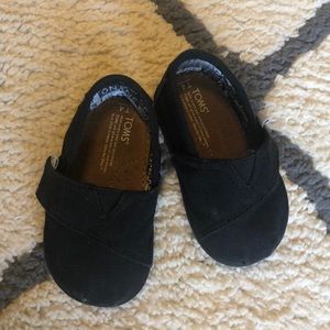Tiny Toms! Size 4